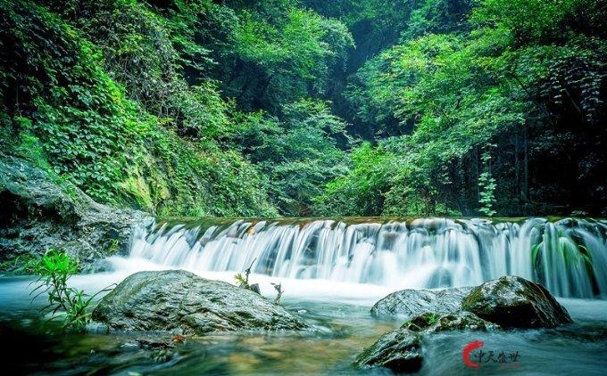 请问这个手机壁纸那个动漫人物呀?-专业问答平台